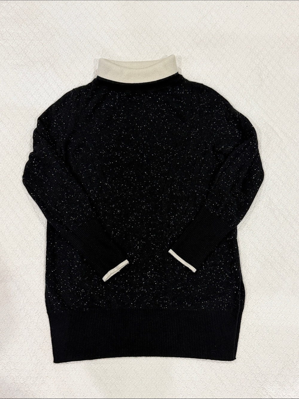 This rag & bone New York 100% cashmere medium-size black and white knit sweater